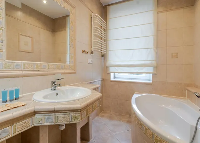 Homely By Bookinghost דירה *