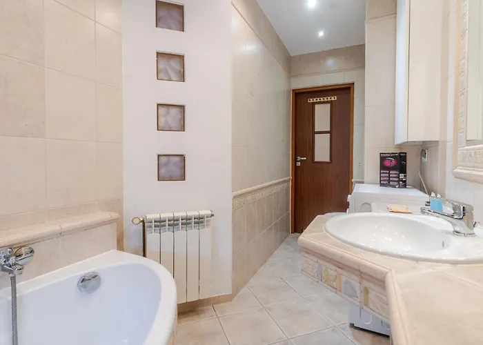 Homely By Bookinghost * ביילסקו-ביאלה