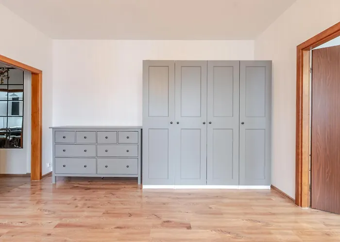 Homely By Bookinghost *