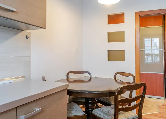 Homely By Bookinghost Apartmán